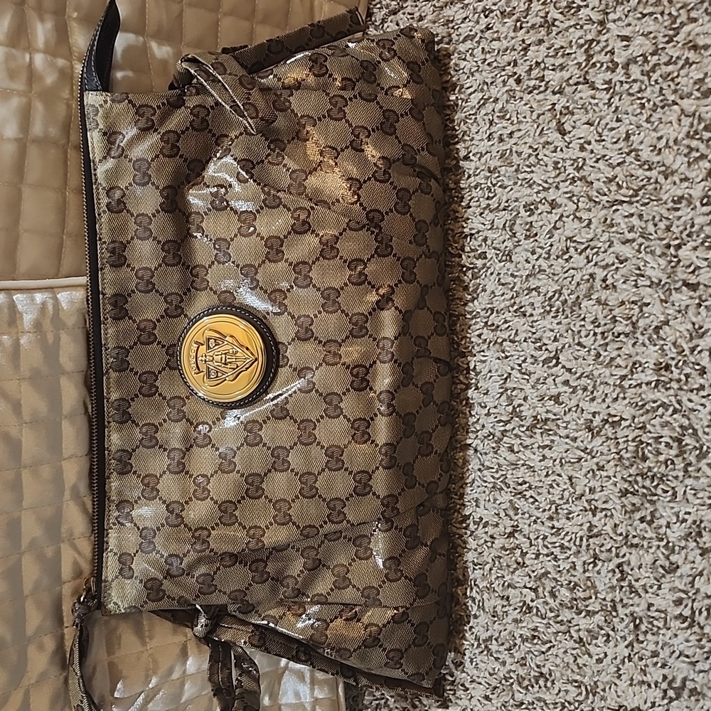 Selling Authentic Gucci clutch!! Used once. In closet for the longest time.